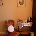 Acorn House 4*