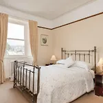 Acorn House 4*