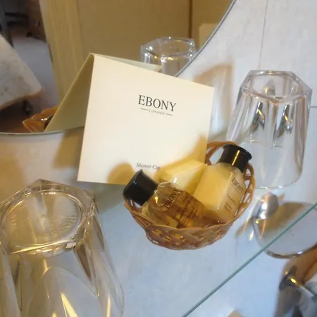 Acorn House 4*