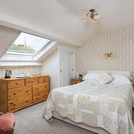 Acorn House Guest house 4*