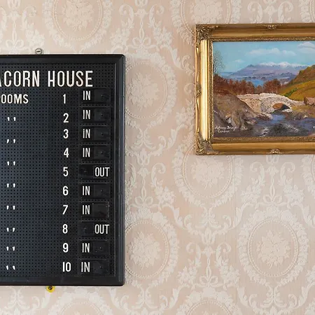 Acorn House 4*